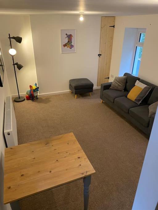 Modern 2 Bedroom Cottage Near Bike Park Wales. 梅瑟蒂德菲尔 外观 照片